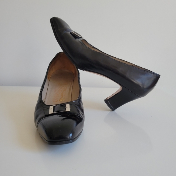 Salvatore Ferragamo Black Leather  Buckle Pump. Size 8 1/2 - Picture 1 of 10